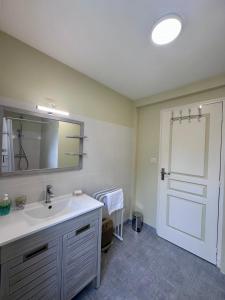 Maisons de vacances Maison de Perpezac - avec Jardin pour 7 personnes - Perpezac-le-Noir : photos des chambres