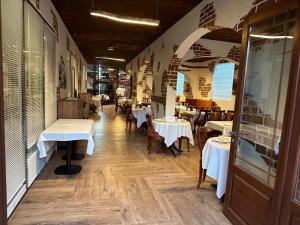 GJUHADOLI HOTEL Restaurant