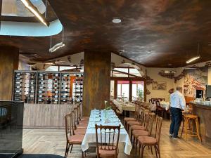 GJUHADOLI HOTEL Restaurant