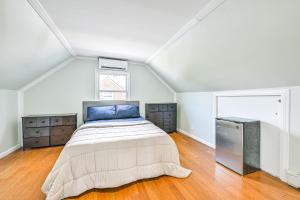 Long Island Duplex By Airport and Train