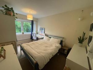 Bright Double Room near Lewisham Station
