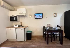 Appartements ST FLORENT Studio avec piscine FLO23 : photos des chambres