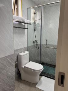 furnished two bedroom apartment with swimming pool, fully equipped gym, private parking space ,children playground and unbeatable scenic city views in kilimani