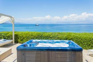 Family Suite Sea View with Hot Tub room in Palms and Spas Villas Retreat