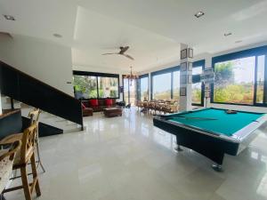 Villa con piscina by MO