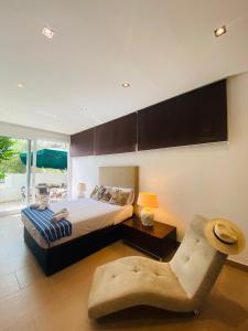 Villa con piscina by MO