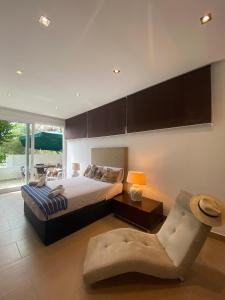 Villa con piscina by MO