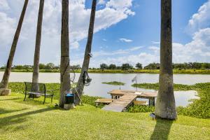 Riverfront Oasis with Private Deck in Los Fresnos!