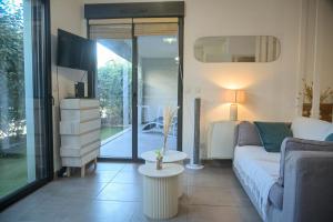 Appartements Xena - Studio with terrace Aspretto - by TGB : photos des chambres