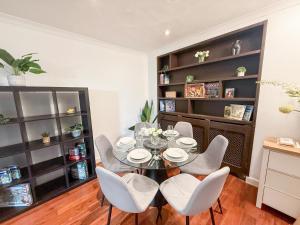 Crouch End NEW 4 Bed 3 Bath Home with Balcony and FREE Parking near Alexandra Palace , Highgate