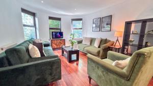 Crouch End NEW 4 Bed 3 Bath Home with Balcony and FREE Parking near Alexandra Palace , Highgate