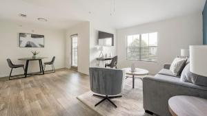 Landing Beautiful 1BD Gym Courtyard