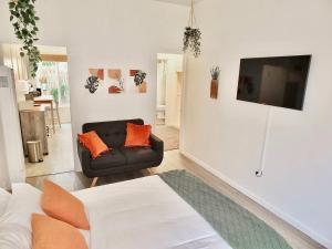 Sand Sun & Second - Charming Studio within Walking Distance to Beach