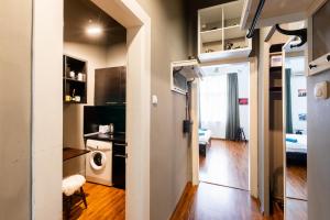 Escape in photos in top centre apartment