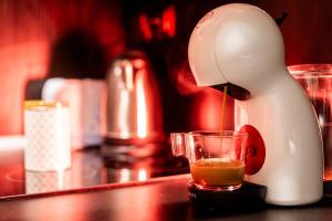 Escape in photos in top centre apartment