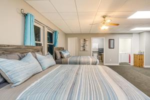 Shared Outdoor Space Quaint Studio in Fredonia