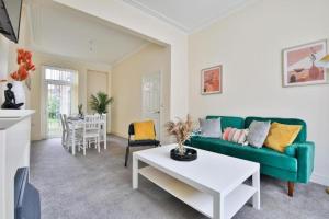 Family-Friendly Cardiff Comfort!