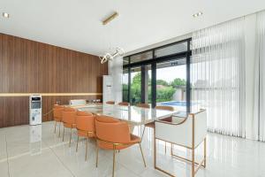 Exclusive 5-Bedroom Villa with 2 Pools and Fast Dual Wi-Fi