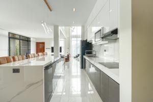 Exclusive 5-Bedroom Villa with 2 Pools and Fast Dual Wi-Fi