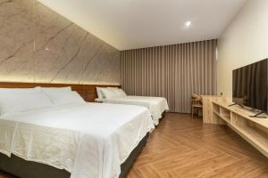 Exclusive 5-Bedroom Villa with 2 Pools and Fast Dual Wi-Fi