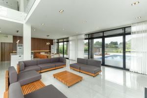 Exclusive 5-Bedroom Villa with 2 Pools and Fast Dual Wi-Fi