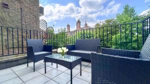 Crouch End NEW 4 Bed 3 Bath Home with Balcony and FREE Parking near Alexandra Palace , Highgate