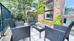 Crouch End NEW 4 Bed 3 Bath Home with Balcony and FREE Parking near Alexandra Palace , Highgate