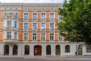 Nawrot Comfort Apartment by BookingHost