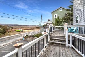 Soundview Beach House: 4BR,Panoramic Views 1.5hrsNYC