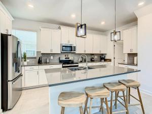 Themed 5BR Villa with Private Pool & Game Room