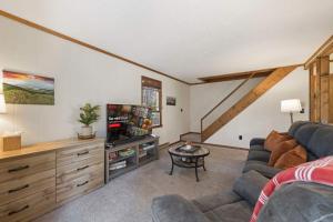 Rainbow Falls Cabin - Sauna - Hot Tub - Foosball