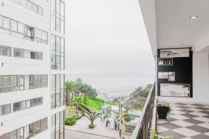 Elegant 2BR Scenic Balcony