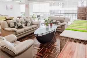 Elegant 2BR Scenic Balcony