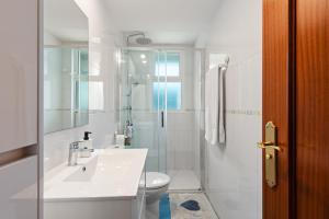 Céntrico con Piscina y Playa a 500 metros