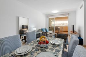 Céntrico con Piscina y Playa a 500 metros