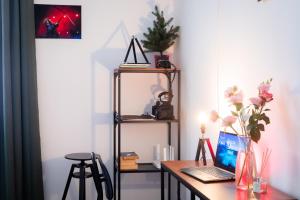 Escape in photos in top centre apartment