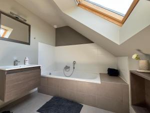 Loft en Duplex avec terrasse 3 chambres proche Pairi Daiza