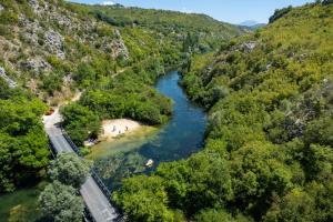 Villa River Rose with pool and jacuzzi, near the river beach