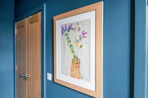 Stylish 2-bed Flat Art & Comfort In City Centre