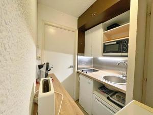 Studio économique pour 4 avec balcon exposé Sud aux Menuires, animaux admis - FR-1-452-99