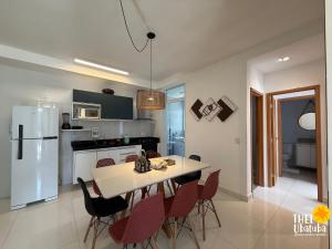 Apto completo e confortável com roupa de cama nas Toninhas – Condomínio Lumière