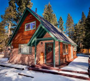 Charming Cherokee Cabin - Secluded Stay for 6 Just 10 Minutes to Tahoe