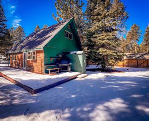 Charming Cherokee Cabin - Secluded Stay for 6 Just 10 Minutes to Tahoe
