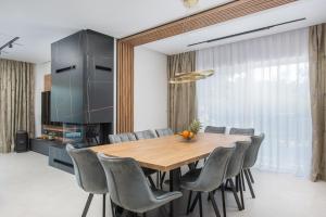 Villa River Rose with pool and jacuzzi, near the river beach