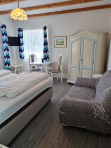 Apartment with Terrace room in Rohrdachhus
