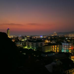 Ocean and Mountainviews, 2 Balconies