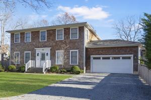 East Hampton Retreat: Heated Pool, BBQ,Home Office