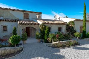 Jaccuzzi | Pool | Golf | Tennis | Boules court