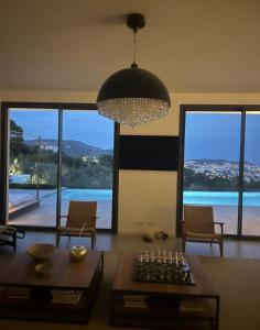 Villas Contemporary Villa with Sea View, Infinity Swimming pool, Gym , Cinema room,Lift : photos des chambres