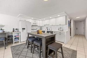 Amazing Beachfront Condo with AC